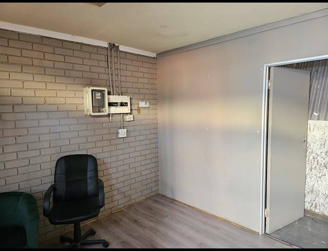 100M² WAREHOUSE TO LET IN ALRODE SOUTH